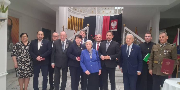Obchody 86. rocznicy wywózek na Sybir oraz 84. rocznicy powstania Armii Krajowej 1 3 1