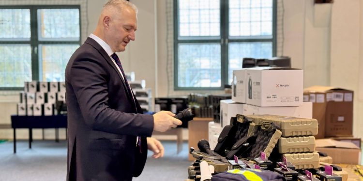 Nowoczesny sprzęt trafił do jednostek policji w całym województwie 1 Fot. Wojewoda Warmińsko-Mazurski