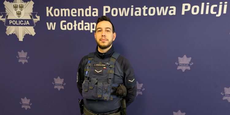 Policjant uratował mężczyznę, który był w kryzysie emocjonalnym 1 zdj. KPP w Gołdapi