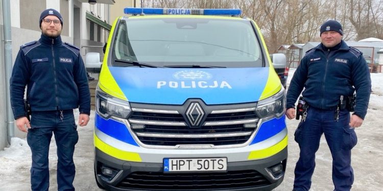Sierż. Rafał Rąg i sierż. Sylwester Wołkowicz/Fot. KPP Pisz