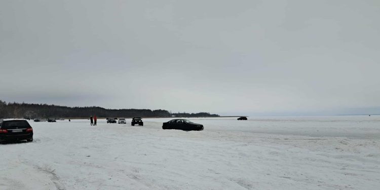 Zamarznięte jezioro Śniardwy, zdj. Radio 5