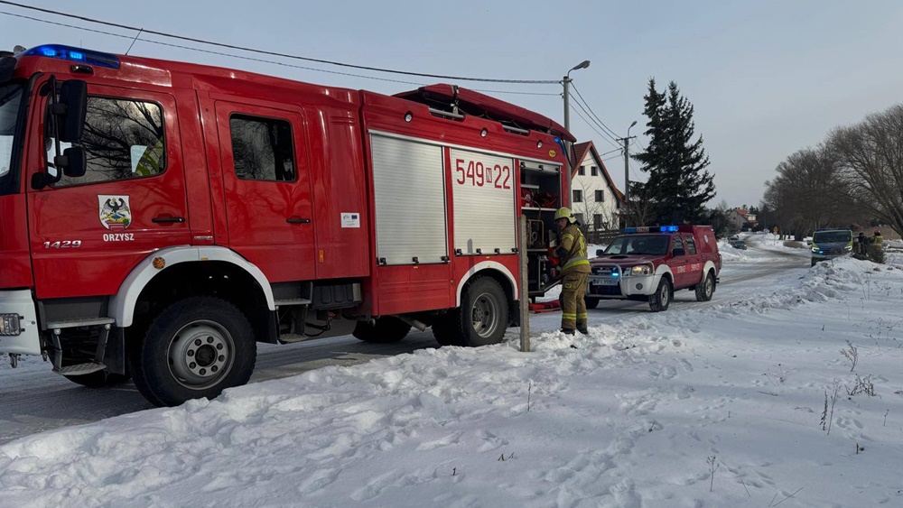 Pod wędkarzem załamał się lód. Mężczyzna w stanie hipotermii trafił do szpitala 2 zdj. OSP Orzysz Ochotnicza Straz Pozarna w Orzyszu 3 1