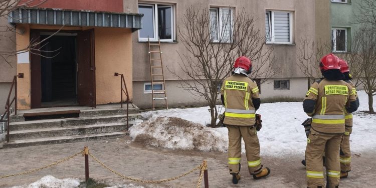 Garnek pozostawiony na kuchence był powodem interwencji służb. Strażacy apelują o rozwagę 1 zdj. Ochotnicza Straż Pożarna w Prostkach