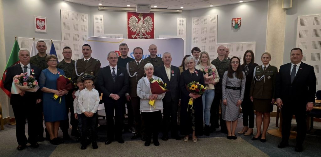 Medale „Za zasługi dla obronności kraju” 1 013