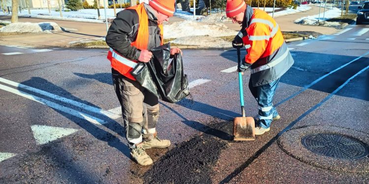 Drogowcy łatają ubytki po zimie 1 źródło: ZDiZ