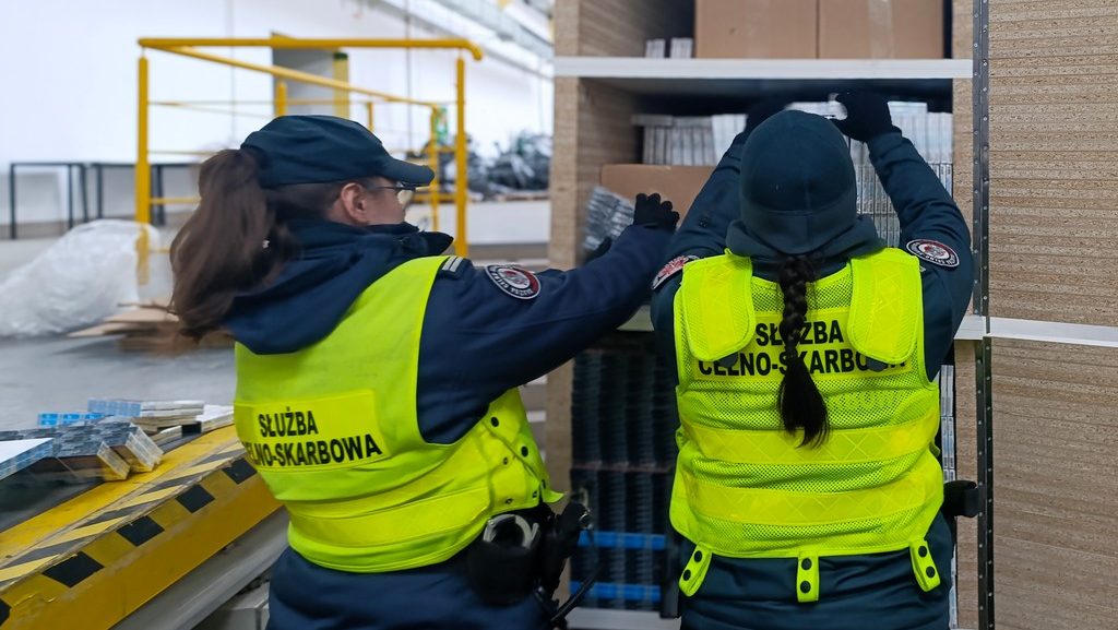 70 tys. paczek papierosów ukrytych w meblach 4 7a19f005 29a8 4c90 a783 7d7a41c3339d e1772523132175
