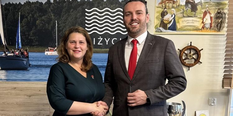 Burmistrz Giżycka Ewa Ostrowska i Piotr Andruszkiewicz dyr GCK zdj. Ewa Ostrowska - Burmistrz Giżycka