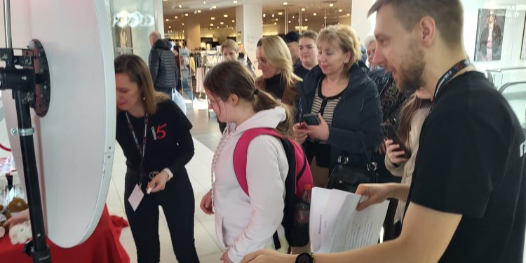 Messenger creation 817955E5 6DFE 4A2B 8892 1892AC4D1CBC