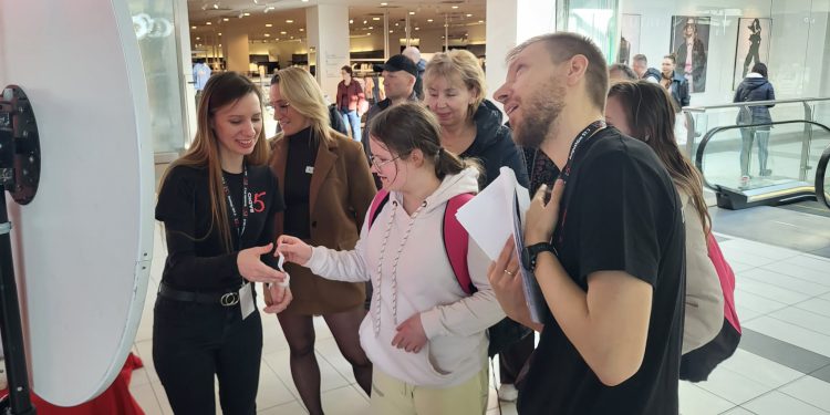 Messenger creation 843CB1A0 66CE 4C70 8ADE A986CB924B6E