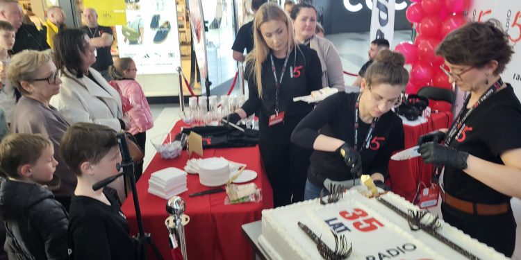 Messenger creation EC25F3BA C661 4F42 8A81 9A22BF60D970