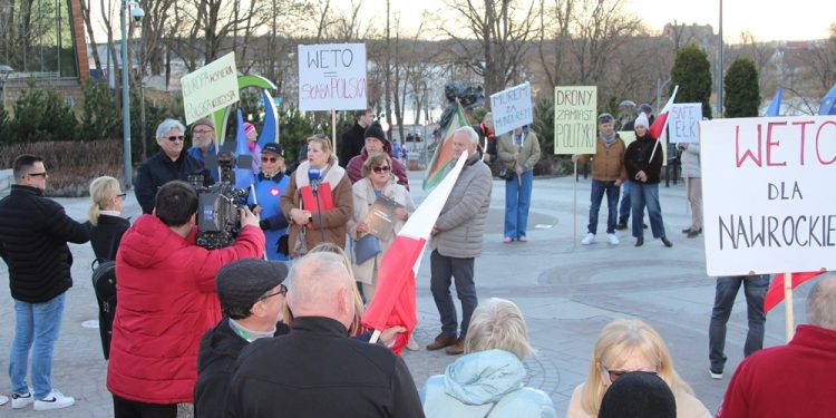 Rozczarowani prezydenckim wetem przyszli na wiec 1 a g 1
