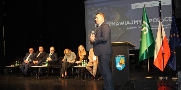 Minister Krajewski usłyszał wiele pytań od rolników 1 a g