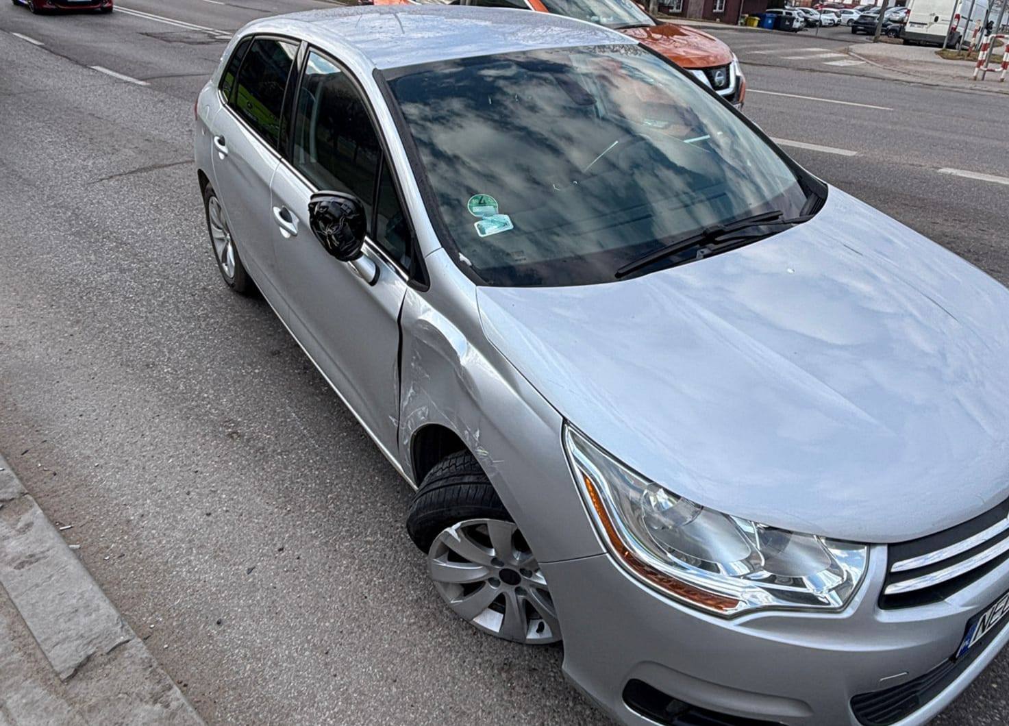 Pasażerka trafiła do szpitala 3 autb2