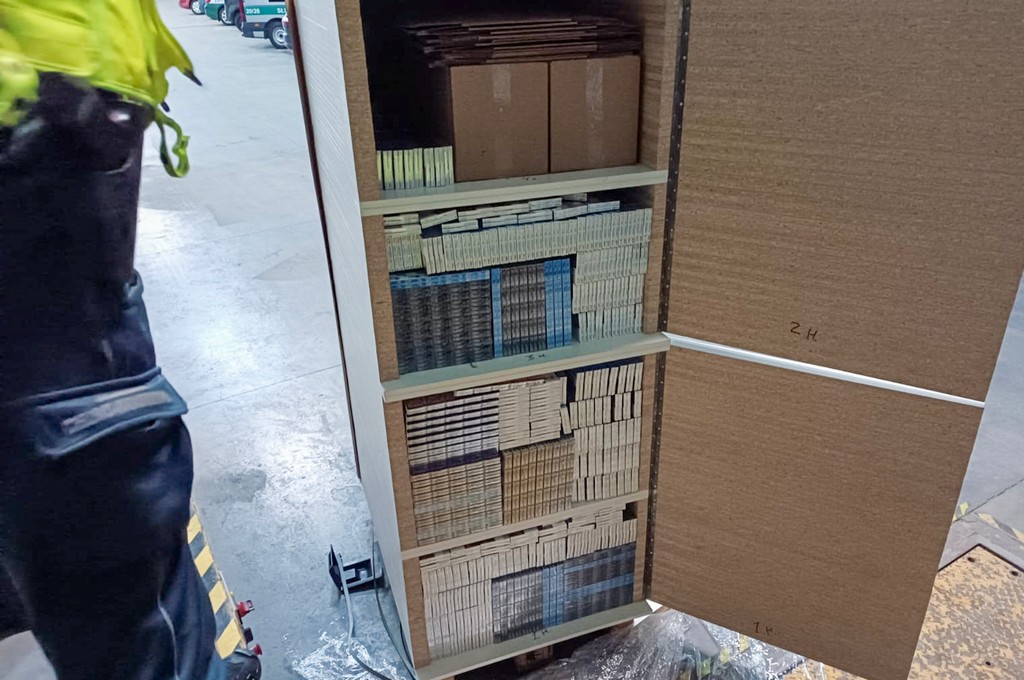 70 tys. paczek papierosów ukrytych w meblach 2 f8209a06 773a 4d4a 9c95 f4708b53710f