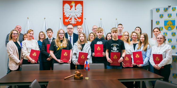 Młodzi sportowcy odebrali stypendia 1 Fot. UG Ełk