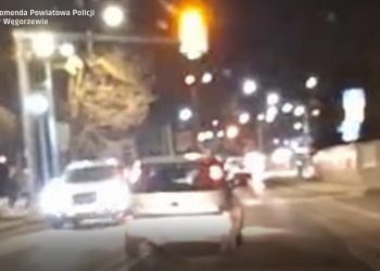 Niebezpieczne manewry na drodze wzbudziły czujność policjantów 2 KPP w Węgorzewie