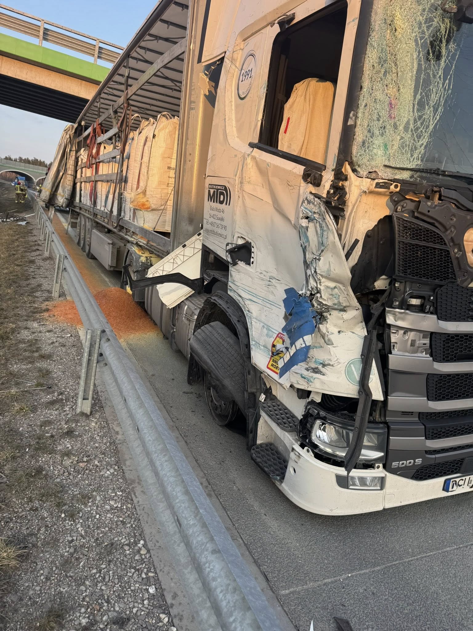 Zderzenie dwóch pojazdów ciężarowych na S61 2 kolizja 1 OSP Szczuczyn