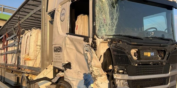 Zderzenie dwóch pojazdów ciężarowych na S61 1 zdj. OSP Szczuczyn