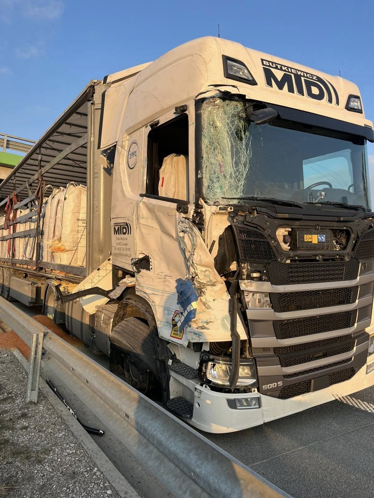 Zderzenie dwóch pojazdów ciężarowych na S61 5 kolzija 2 OSP Szczuczyn