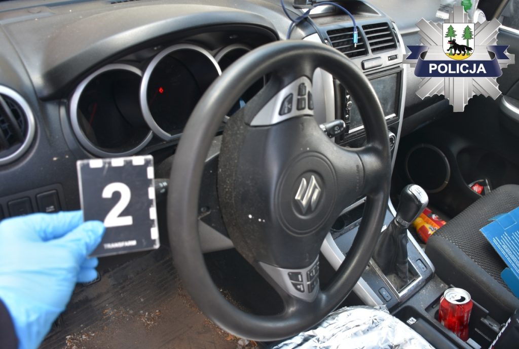 Najpierw groził pracownikowi ochrony w sklepie, a potem dokonał rozboju na znajomym 4 kpp pisz