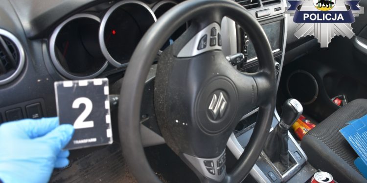 Najpierw groził pracownikowi ochrony w sklepie, a potem dokonał rozboju na znajomym 1 Fot. KPP Pisz