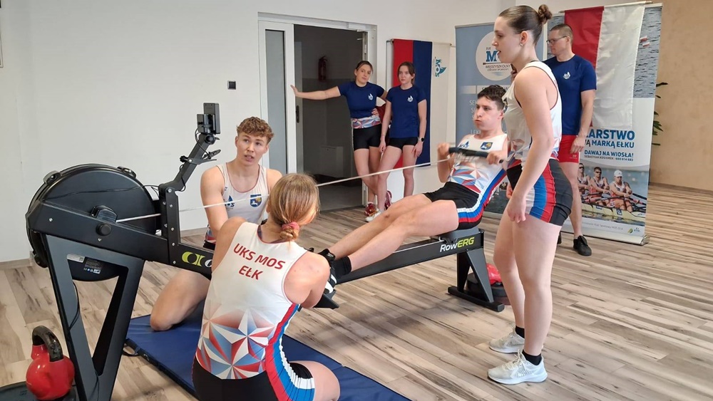 Mistrzowie w ergometrach wioślarskich trenują w Ełku 2 zdj. MOS Elk 4