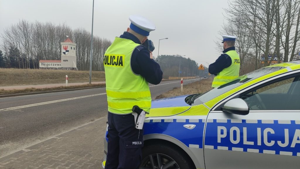 Pijana uderzyła w latarnię 1 103 306188 crop