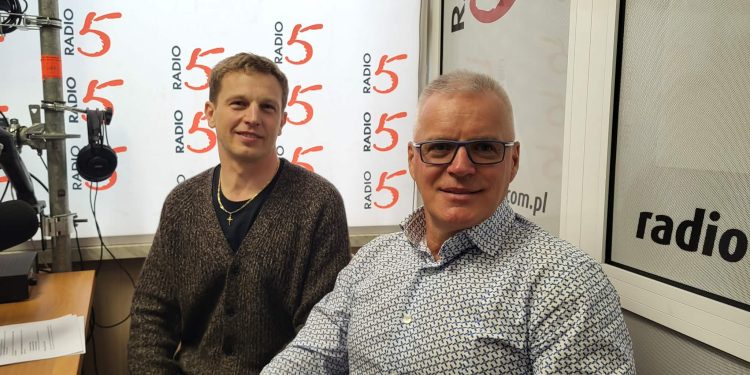 1095ff52 4870 4709 ad9a bfa86874c06b