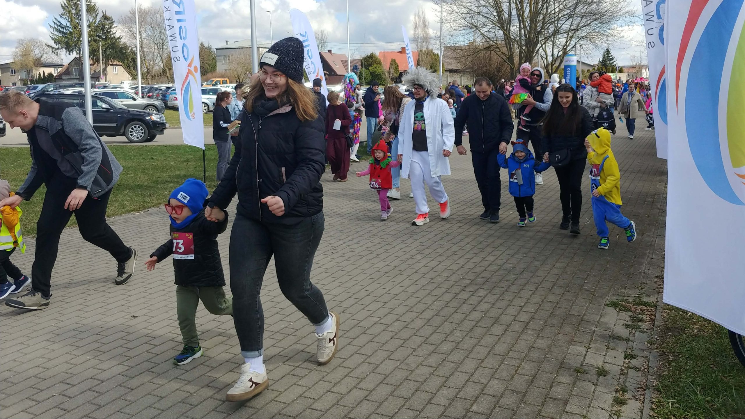 Biegli w szpilkach i z wąsem 2 12 04 Biegi w Suwalkach 1 scaled