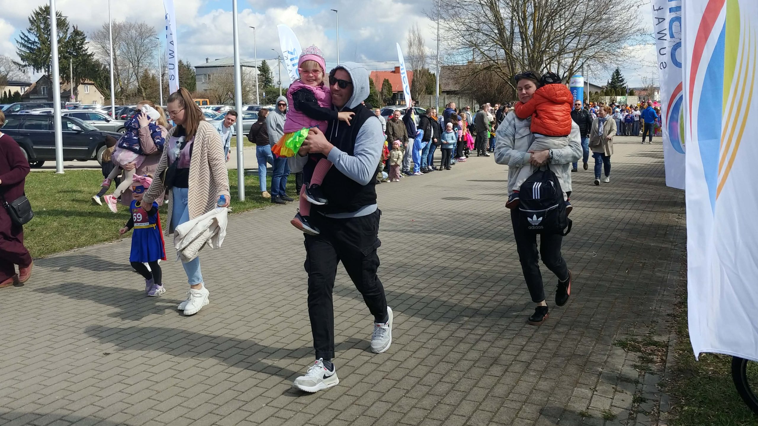 Biegli w szpilkach i z wąsem 11 12 04 Biegi w Suwalkach 10 scaled