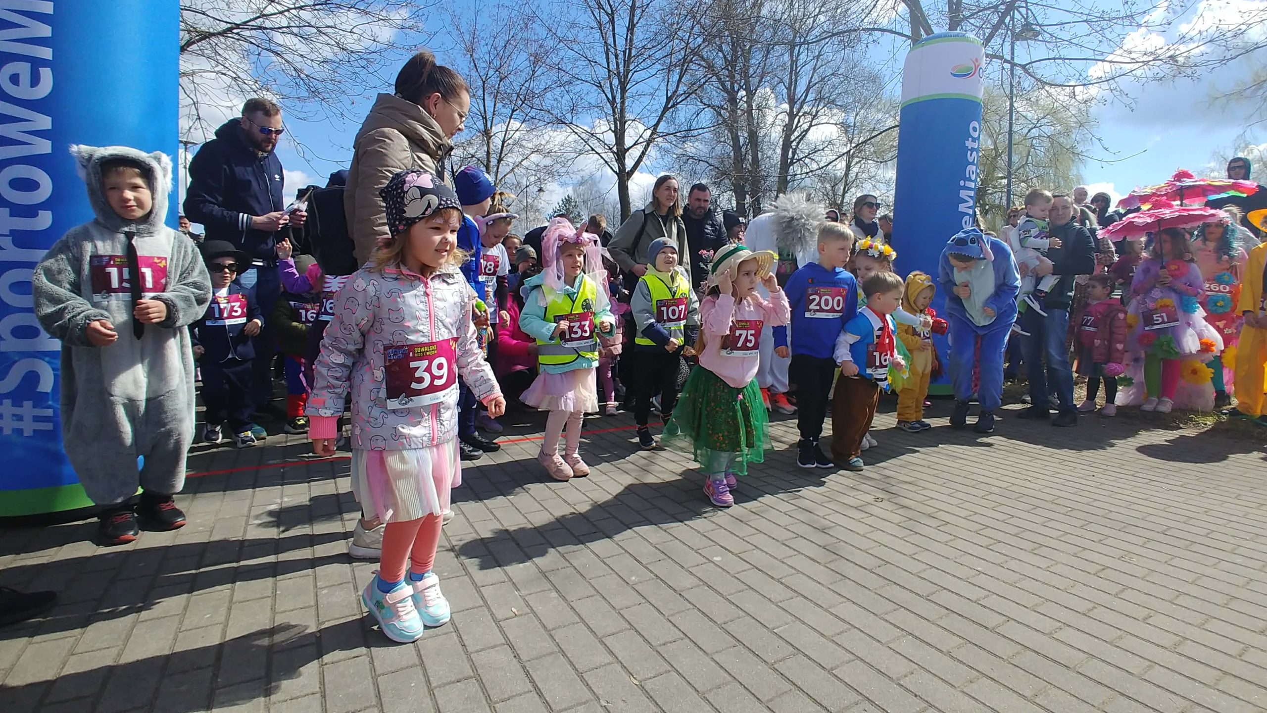 Biegli w szpilkach i z wąsem 13 12 04 Biegi w Suwalkach 12 scaled