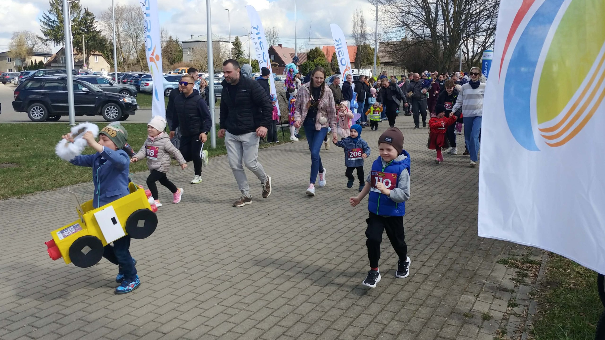 Biegli w szpilkach i z wąsem 16 12 04 Biegi w Suwalkach 15 scaled