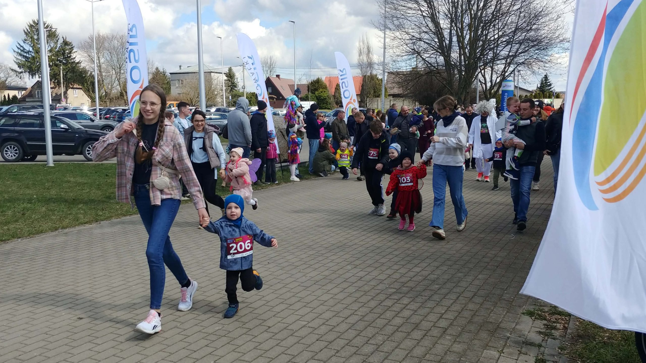 Biegli w szpilkach i z wąsem 19 12 04 Biegi w Suwalkach 18 scaled