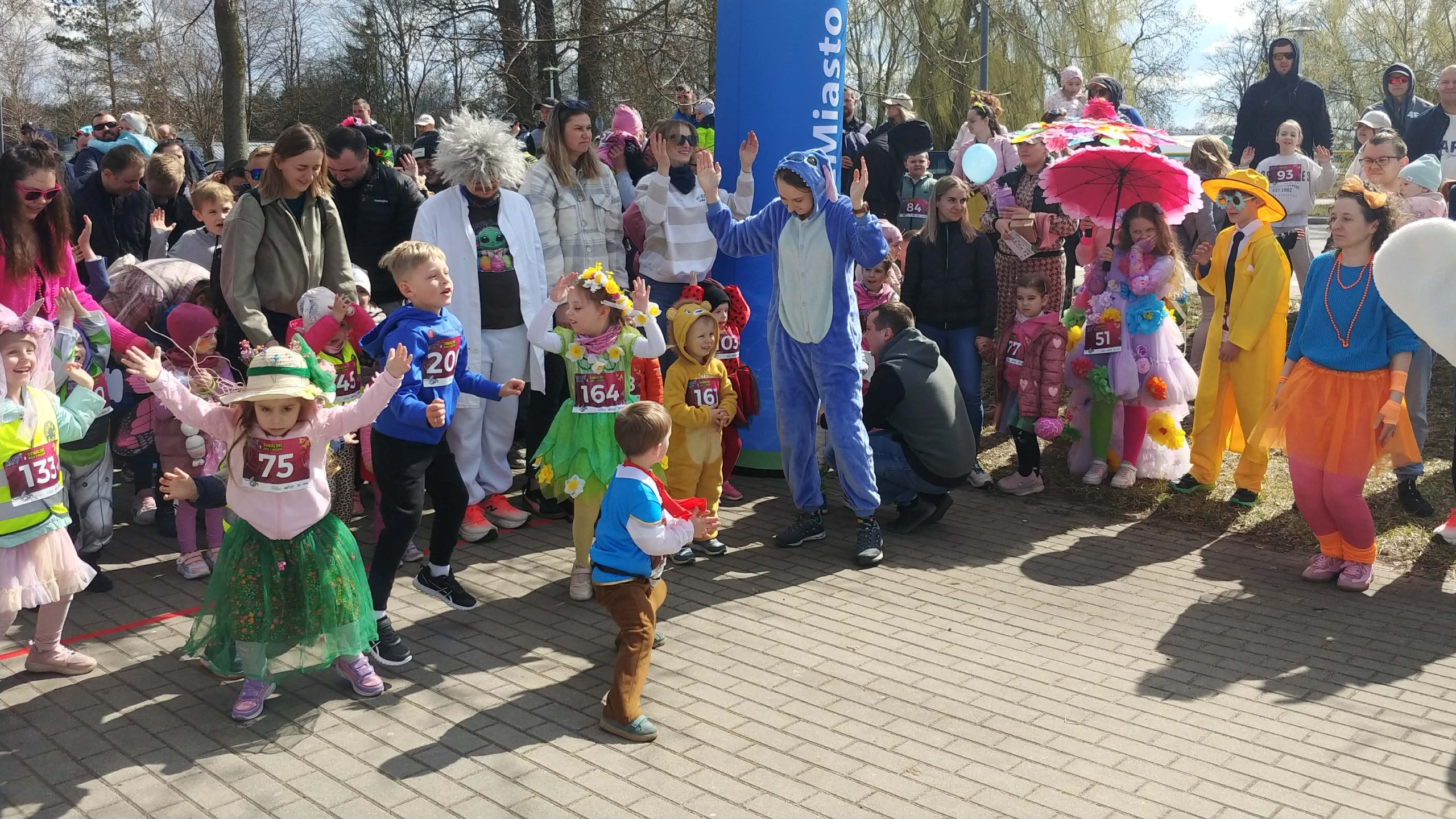 Biegli w szpilkach i z wąsem 4 12 04 Biegi w Suwalkach 3 scaled