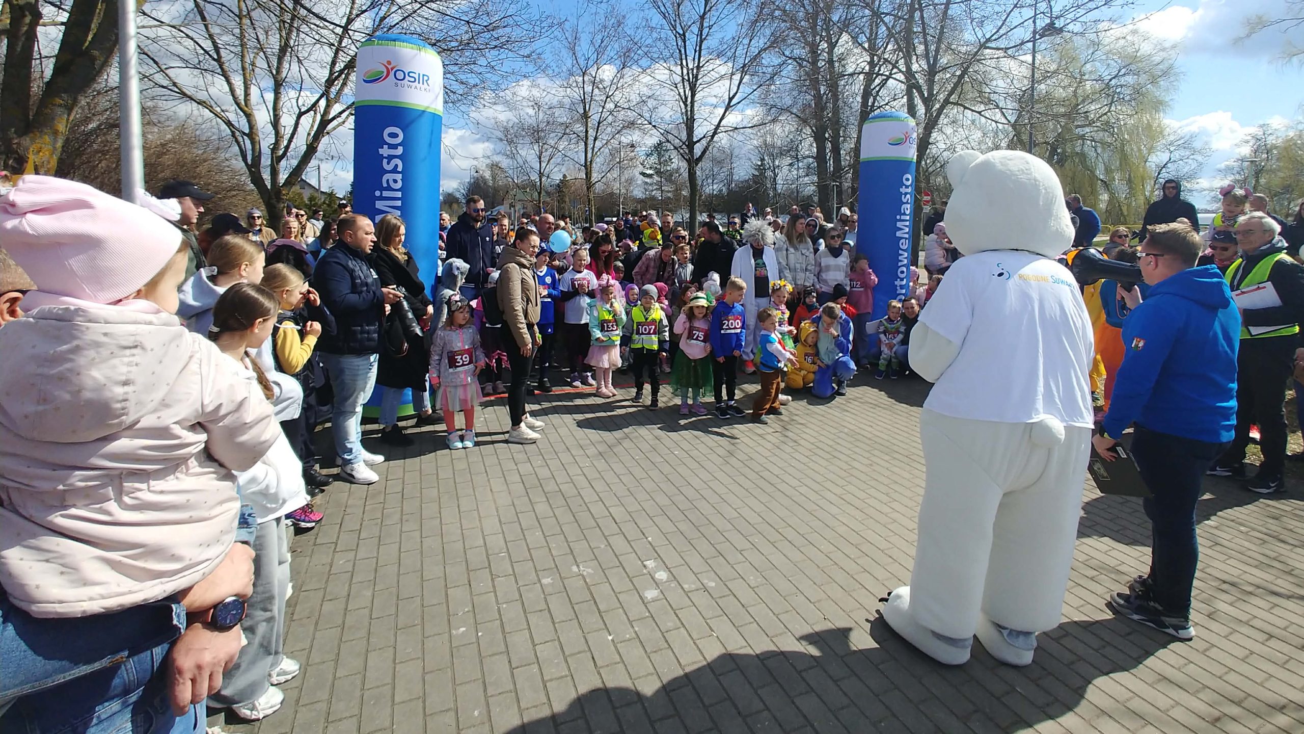 Biegli w szpilkach i z wąsem 5 12 04 Biegi w Suwalkach 4 scaled