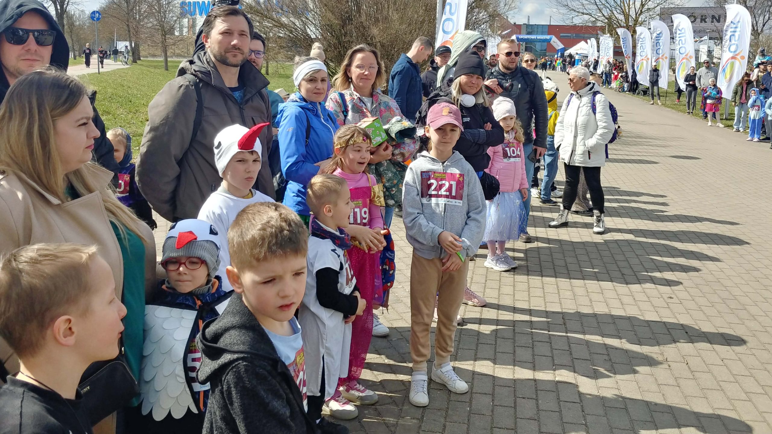 Biegli w szpilkach i z wąsem 6 12 04 Biegi w Suwalkach 5 scaled