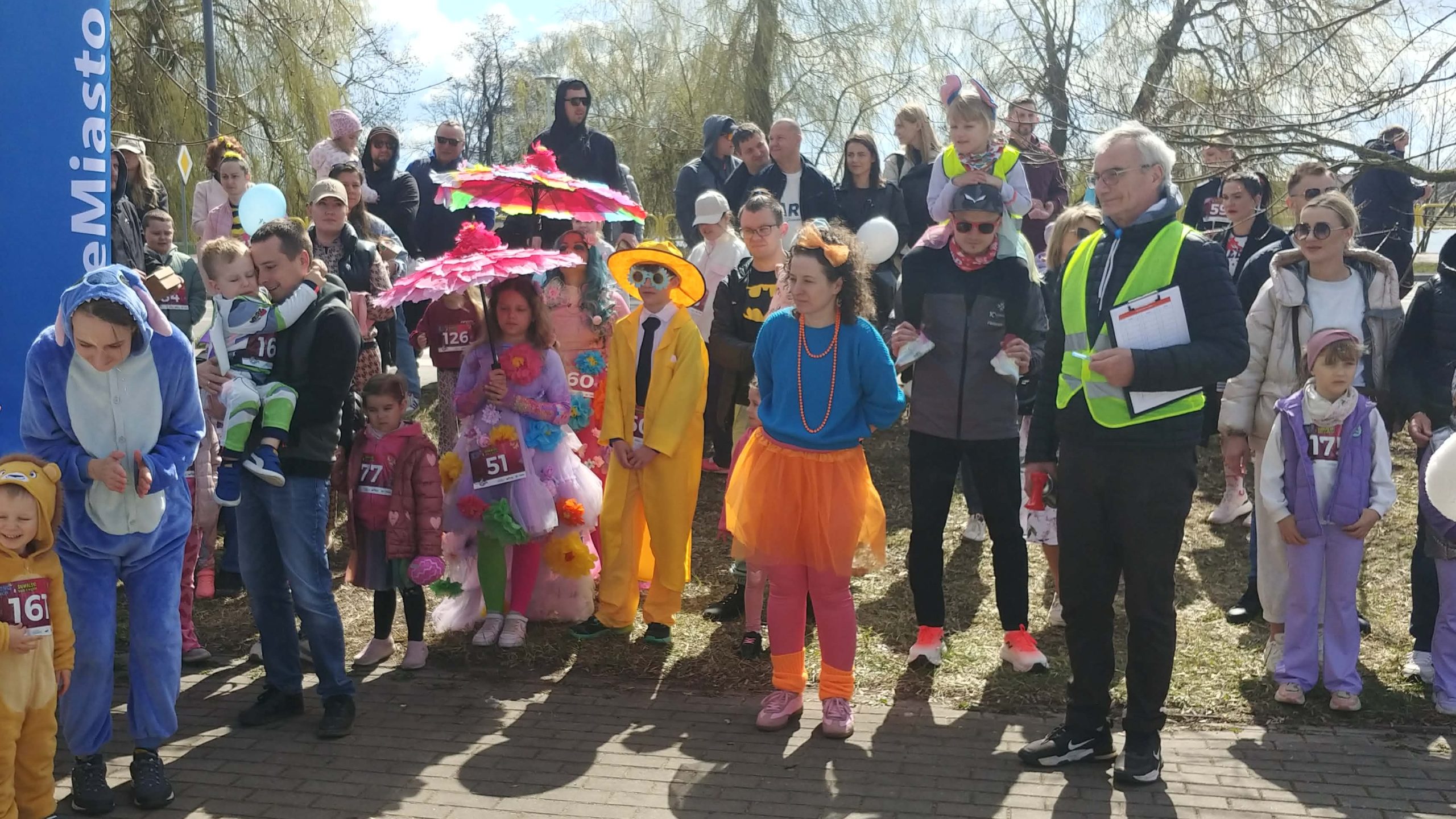 Biegli w szpilkach i z wąsem 8 12 04 Biegi w Suwalkach 7 scaled