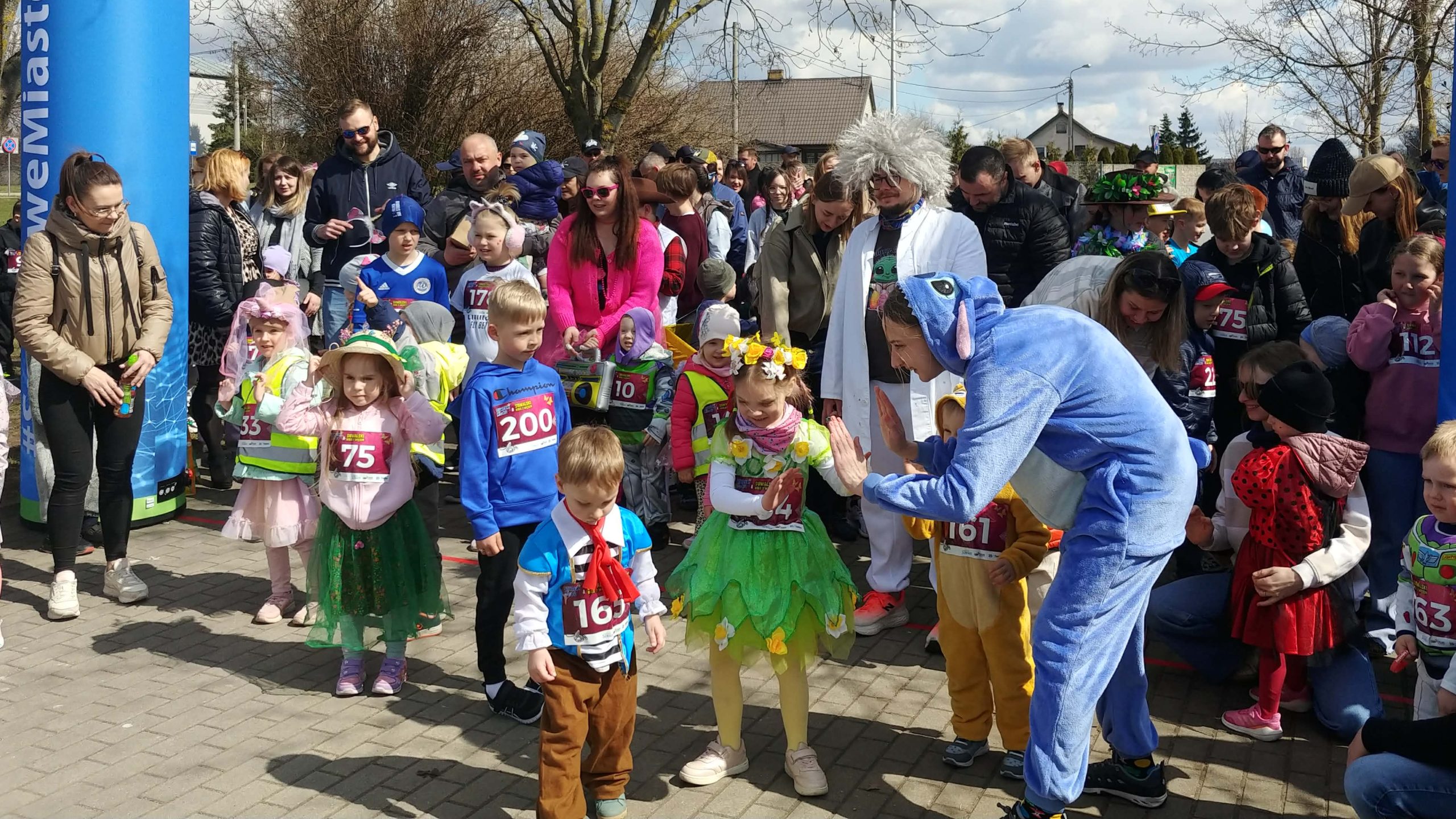 Biegli w szpilkach i z wąsem 10 12 04 Biegi w Suwalkach 9 scaled