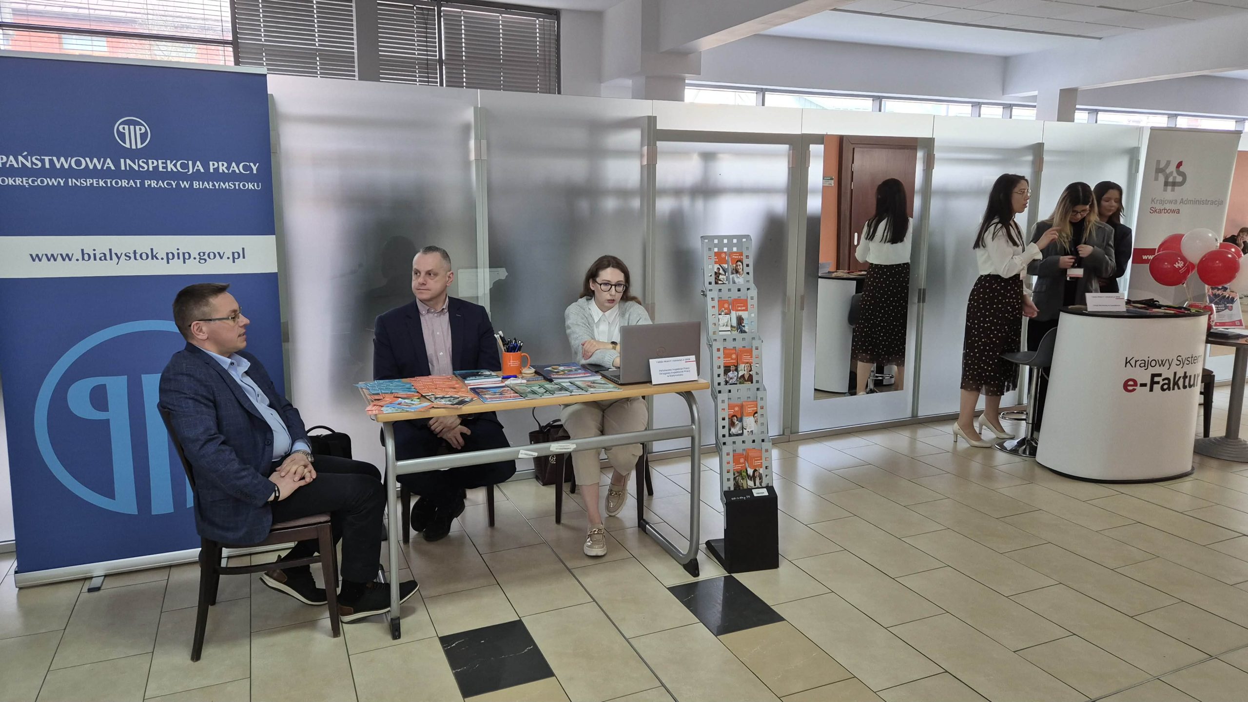 Ponad 30 wystawców na targach pracy w Suwałkach 6 140df259 6a2e 4126 bfd0 33c74438ed7c scaled