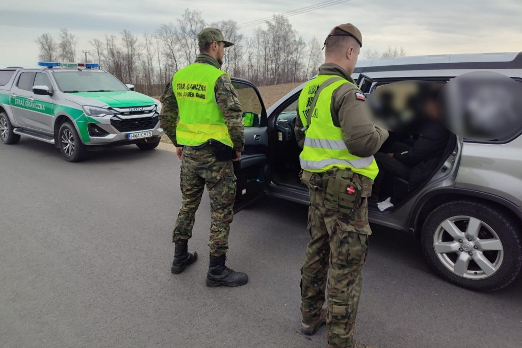 Kurier i migranci zatrzymani przy granicy 4 15 344452