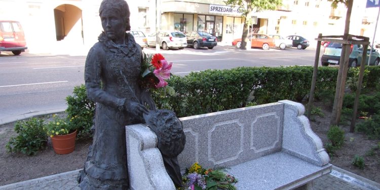 23 05 12 Maria Konopnicka odsloniecie laweczki Suwalki 13
