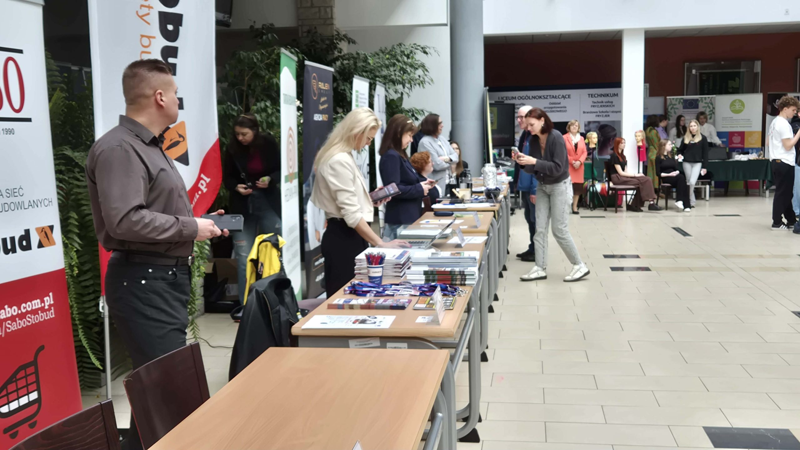 Ponad 30 wystawców na targach pracy w Suwałkach 8 3ccac89f b977 478d ad03 a1f03915b9e6 scaled