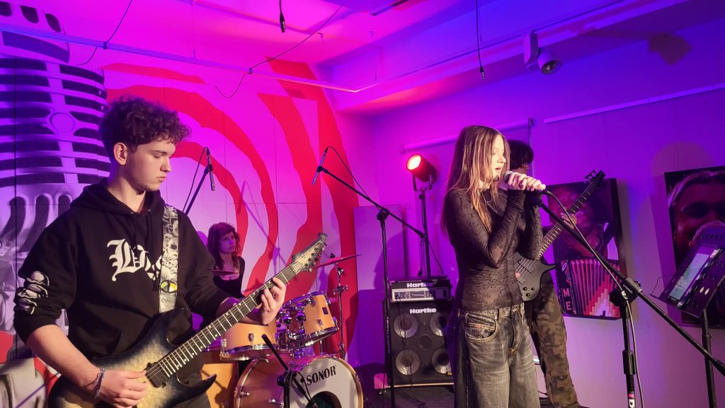 727d4247 5863 4678 aeba ebd7df919c90