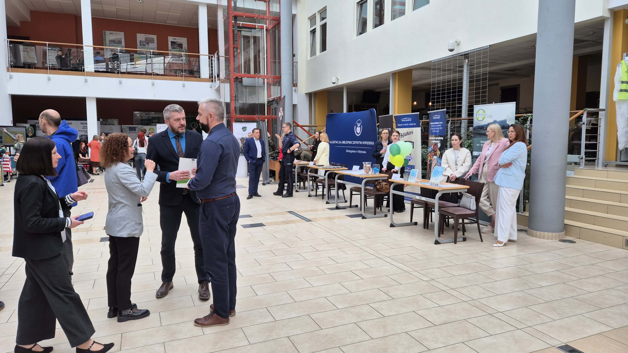 Ponad 30 wystawców na targach pracy w Suwałkach 10 ae67acb6 acb3 48d5 b013 4ebd7aa85051 scaled