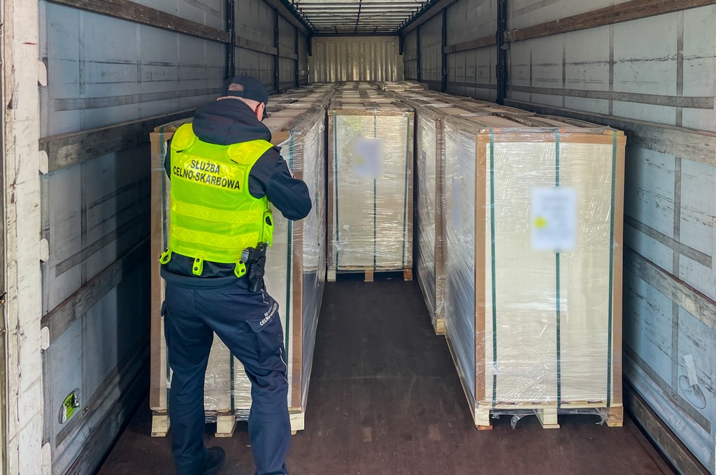 Niemal 4 mln podrobionych opakowań zatrzymanych w Budzisku 3 c290c2c4 05dc 4edf 99ff 7597a6a07d7e