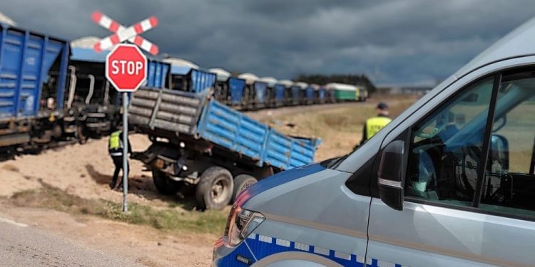 Zderzenie ciągnika z pociągiem 1 KMP Suwałki