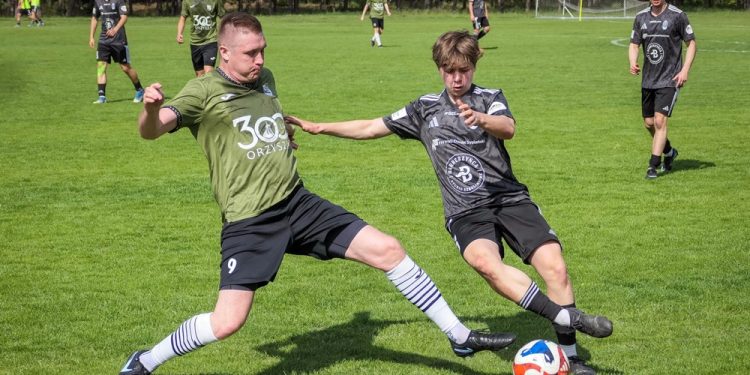 Czarni idą jak burza, Śniardwy z kolejną wygraną 1 zdj. Kamil Kierzkowski Śniardwy Orzysz