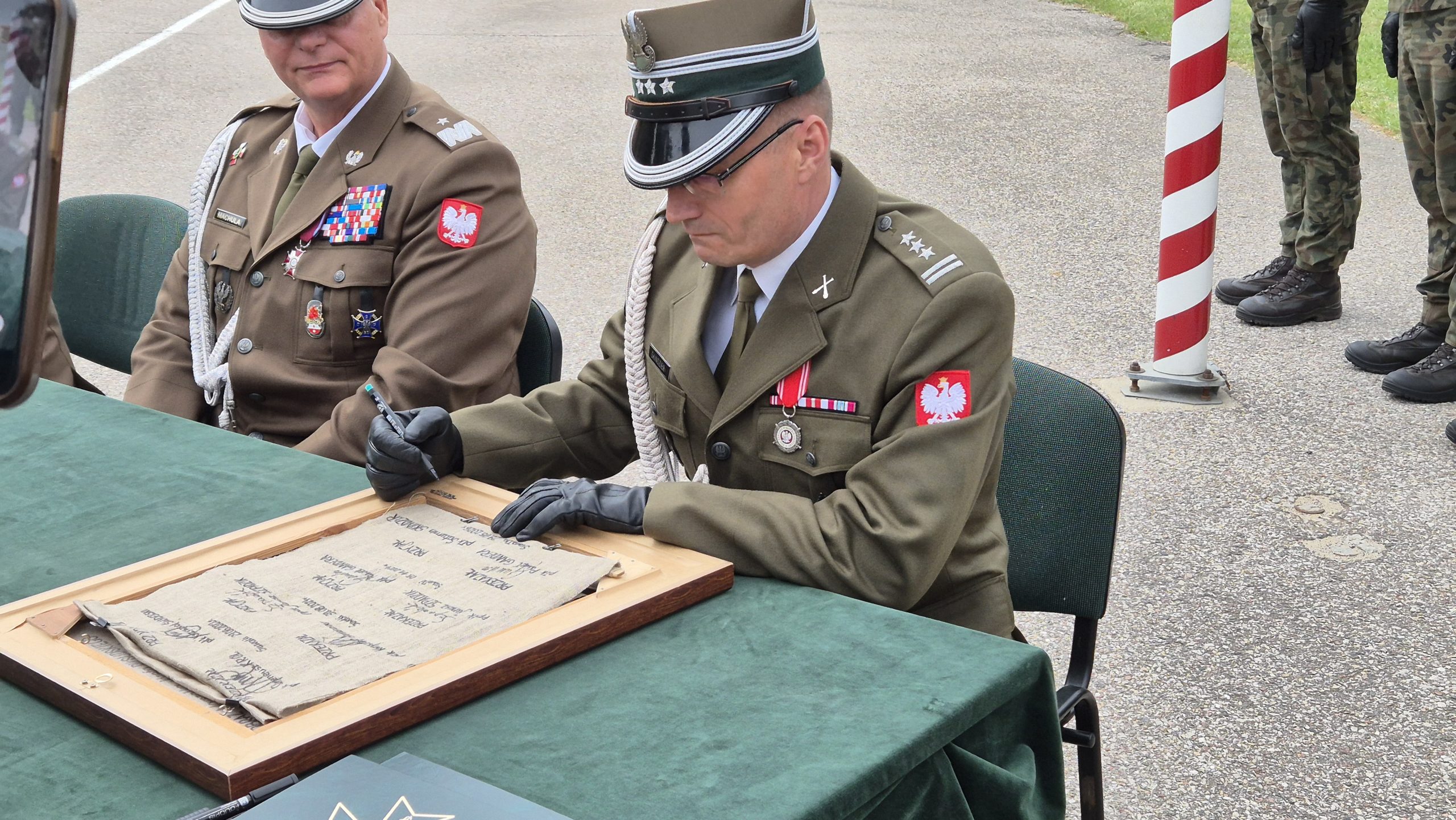 Pułkownik Saturnin Skindzier objął dowództwo nad 14. Suwalskim Pułkiem Przeciwpancernym 54 20260529 102411 scaled