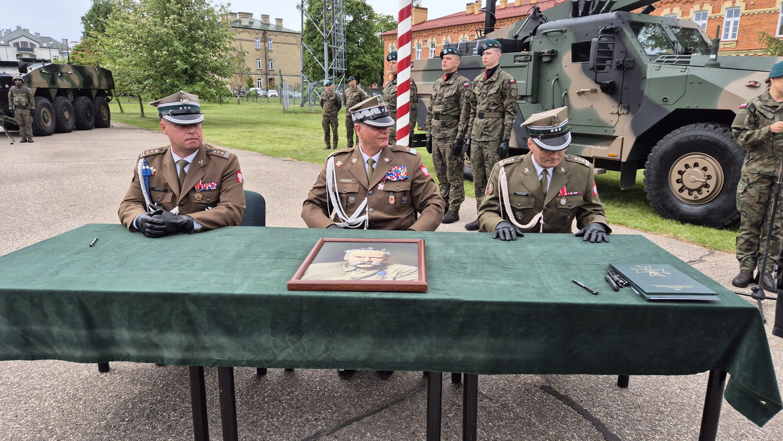 Pułkownik Saturnin Skindzier objął dowództwo nad 14. Suwalskim Pułkiem Przeciwpancernym 59 20260529 102431 scaled