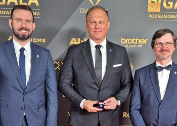 Wojciech Winnik ze Złotą Odznaką Polskiej Ligi Siatkówki 8 705374249 1603968745068708 8520674860994252803 n